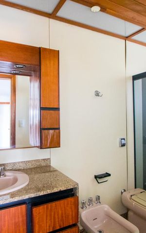 Apartamento à venda com 300m², 4 quartos e 2 vagas Apartamento à venda com 300m², 4 quartos e 2 vagasBanheiro do quarto 2