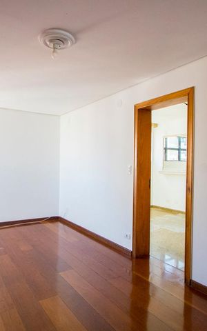 Apartamento à venda com 300m², 4 quartos e 2 vagas Apartamento à venda com 300m², 4 quartos e 2 vagasSala