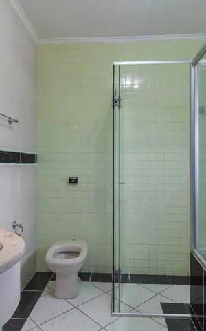 Casa para alugar com 230m², 3 quartos e sem vaga Casa para alugar com 230m², 3 quartos e sem vagaBanheiro da Suíte