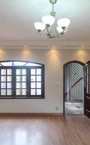 Casa para alugar com 230m², 3 quartos e sem vaga Casa para alugar com 230m², 3 quartos e sem vagaSala