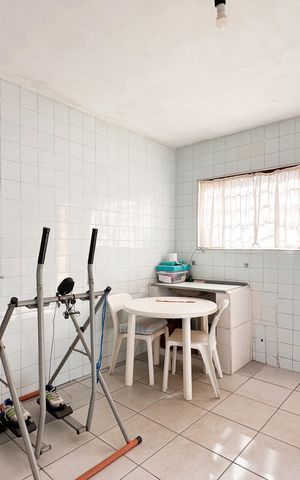 Apartamento à venda com 200m², 2 quartos e 2 vagas Apartamento à venda com 200m², 2 quartos e 2 vagasQuarto de Serviço
