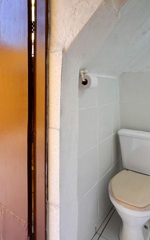 Apartamento à venda com 200m², 2 quartos e 2 vagas Apartamento à venda com 200m², 2 quartos e 2 vagasBanheiro de serviço