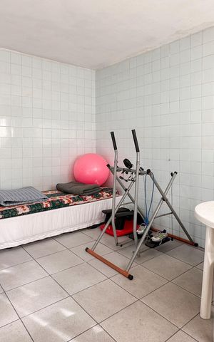 Apartamento à venda com 200m², 2 quartos e 2 vagas Apartamento à venda com 200m², 2 quartos e 2 vagasQuarto de Serviço