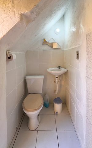 Apartamento à venda com 200m², 2 quartos e 2 vagas Apartamento à venda com 200m², 2 quartos e 2 vagasBanheiro de serviço