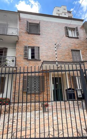 Apartamento à venda com 93m², 2 quartos e 1 vaga Apartamento à venda com 93m², 2 quartos e 1 vagaFachada