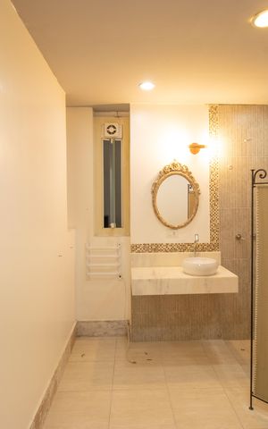 Casa de condomínio para alugar com 400m², 2 quartos e 4 vagas Casa de condomínio para alugar com 400m², 2 quartos e 4 vagasBanheiro da Suíte 2