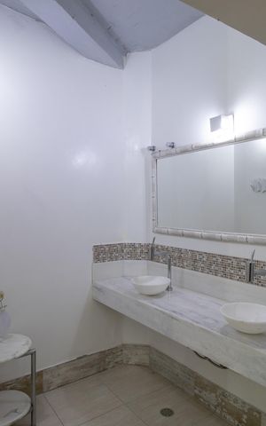 Casa de condomínio para alugar com 400m², 2 quartos e 4 vagas Casa de condomínio para alugar com 400m², 2 quartos e 4 vagasBanheiro da Suíte