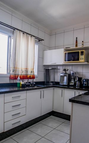 Apartamento à venda com 100m², 2 quartos e 2 vagas Apartamento à venda com 100m², 2 quartos e 2 vagasCozinha e Área de Serviço