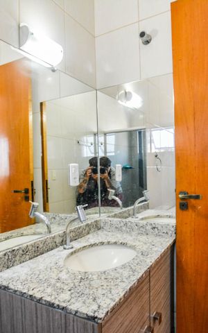 Apartamento à venda com 100m², 2 quartos e 2 vagas Apartamento à venda com 100m², 2 quartos e 2 vagasBanheiro da Suíte