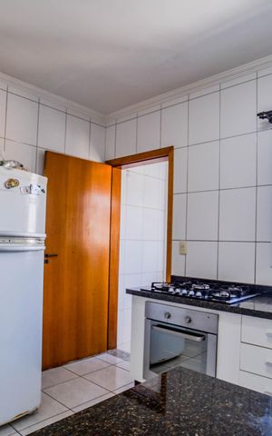 Apartamento à venda com 100m², 2 quartos e 2 vagas Apartamento à venda com 100m², 2 quartos e 2 vagasCozinha e Área de Serviço