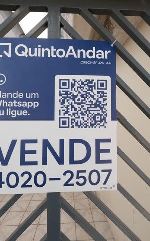 Casa à venda com 240m², 4 quartos e 2 vagasFachada