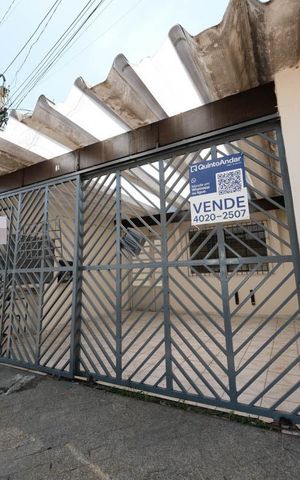 Casa à venda com 240m², 4 quartos e 2 vagasFachada