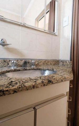 Casa à venda com 240m², 4 quartos e 2 vagasBanheiro