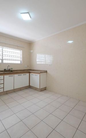 Casa à venda com 240m², 4 quartos e 2 vagasCozinha e Área de Serviço