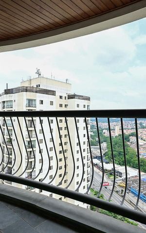 Apartamento à venda com 220m², 3 quartos e 2 vagasVaranda