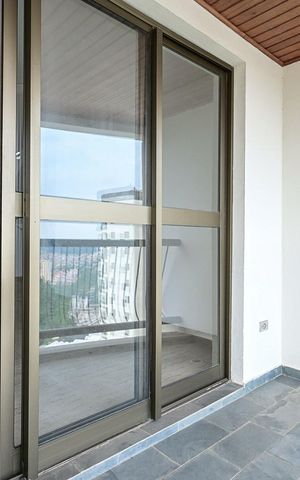 Apartamento à venda com 220m², 3 quartos e 2 vagasVaranda