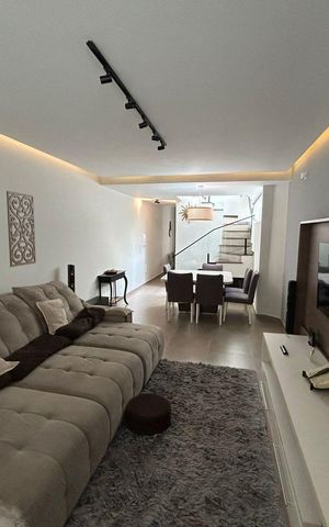 Casa à venda com 250m², 4 quartos e 5 vagas