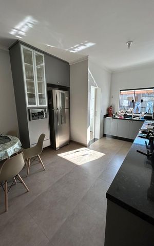 Casa à venda com 250m², 4 quartos e 5 vagas