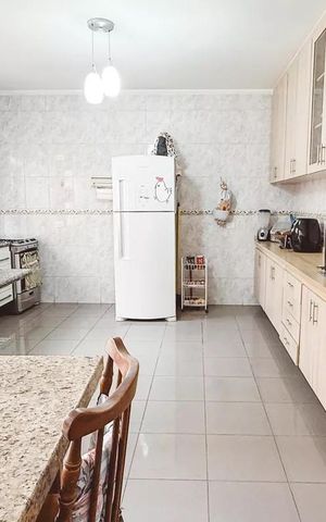 Casa à venda com 179m², 4 quartos e 2 vagas