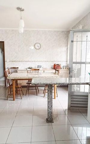 Casa à venda com 179m², 4 quartos e 2 vagas