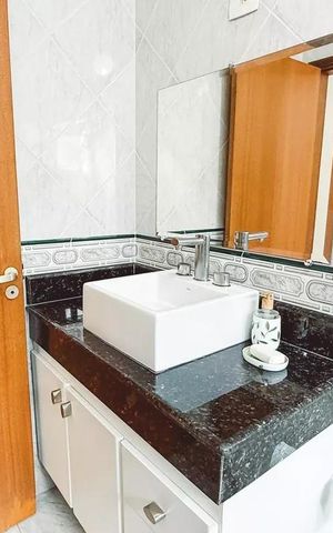 Casa à venda com 179m², 4 quartos e 2 vagas