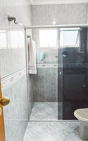 Casa à venda com 179m², 4 quartos e 2 vagas