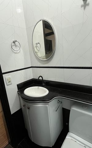 Casa à venda com 250m², 5 quartos e 2 vagas Casa à venda com 250m², 5 quartos e 2 vagasBanheiro