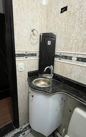 Casa à venda com 250m², 5 quartos e 2 vagas Casa à venda com 250m², 5 quartos e 2 vagasBanheiro