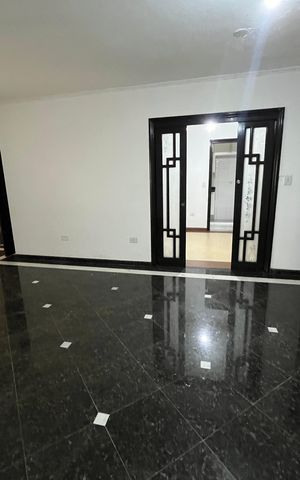 Casa à venda com 250m², 5 quartos e 2 vagas Casa à venda com 250m², 5 quartos e 2 vagasSala