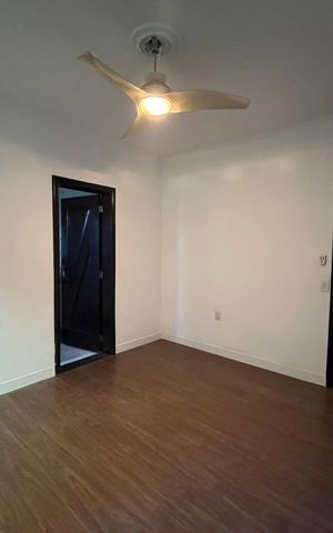 Casa à venda com 250m², 5 quartos e 2 vagas Casa à venda com 250m², 5 quartos e 2 vagasQuarto 2