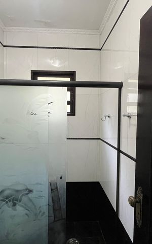 Casa à venda com 250m², 5 quartos e 2 vagas Casa à venda com 250m², 5 quartos e 2 vagasBanheiro