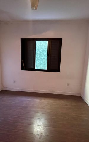 Casa à venda com 250m², 5 quartos e 2 vagas Casa à venda com 250m², 5 quartos e 2 vagasQuarto 2