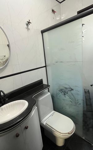 Casa à venda com 250m², 5 quartos e 2 vagas Casa à venda com 250m², 5 quartos e 2 vagasBanheiro