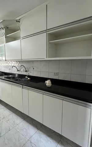 Casa à venda com 250m², 5 quartos e 2 vagas Casa à venda com 250m², 5 quartos e 2 vagasCozinha