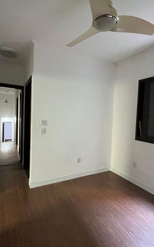 Casa à venda com 250m², 5 quartos e 2 vagas Casa à venda com 250m², 5 quartos e 2 vagasQuarto 4