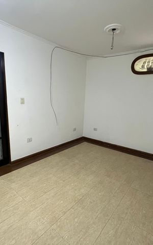 Casa à venda com 250m², 5 quartos e 2 vagas Casa à venda com 250m², 5 quartos e 2 vagasSala