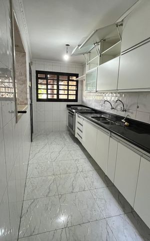 Casa à venda com 250m², 5 quartos e 2 vagas Casa à venda com 250m², 5 quartos e 2 vagasCozinha