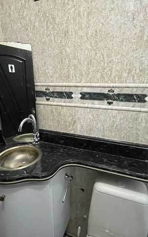 Casa à venda com 250m², 5 quartos e 2 vagas Casa à venda com 250m², 5 quartos e 2 vagasBanheiro