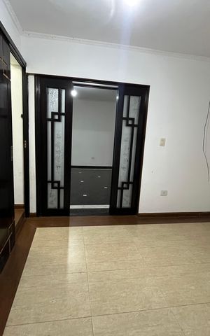 Casa à venda com 250m², 5 quartos e 2 vagas Casa à venda com 250m², 5 quartos e 2 vagasSala