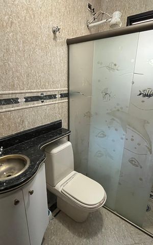 Casa à venda com 250m², 5 quartos e 2 vagas Casa à venda com 250m², 5 quartos e 2 vagasBanheiro