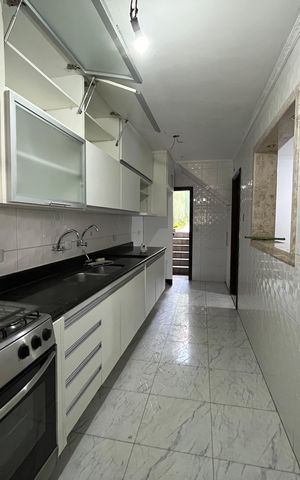 Casa à venda com 250m², 5 quartos e 2 vagas Casa à venda com 250m², 5 quartos e 2 vagasCozinha