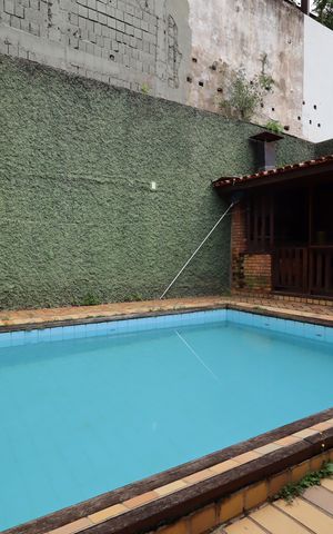 Casa à venda com 260m², 3 quartos e 4 vagasPiscina