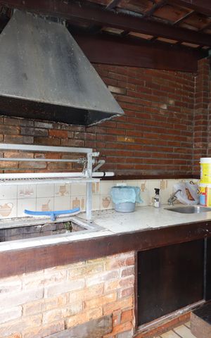 Casa à venda com 260m², 3 quartos e 4 vagasChurrasqueira