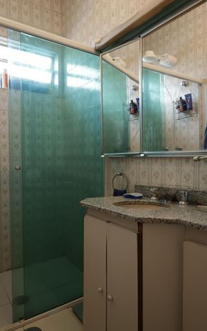 Casa à venda com 260m², 3 quartos e 4 vagasBanheiro