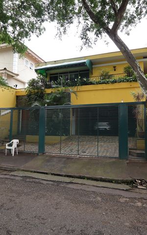 Casa à venda com 260m², 3 quartos e 4 vagasFachada