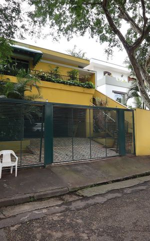 Casa à venda com 260m², 3 quartos e 4 vagasFachada