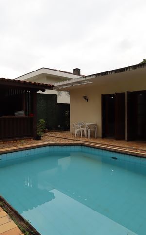 Casa à venda com 260m², 3 quartos e 4 vagasPiscina