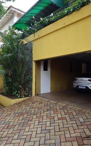 Casa à venda com 260m², 3 quartos e 4 vagasGaragem