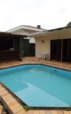 Casa à venda com 260m², 3 quartos e 4 vagasPiscina