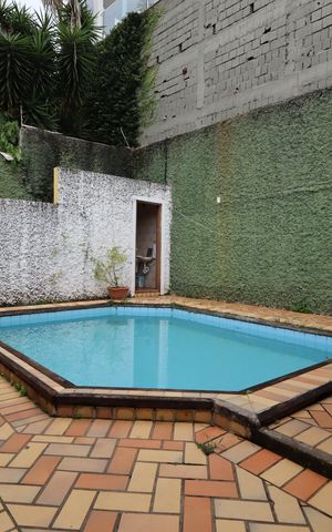 Casa à venda com 260m², 3 quartos e 4 vagasPiscina